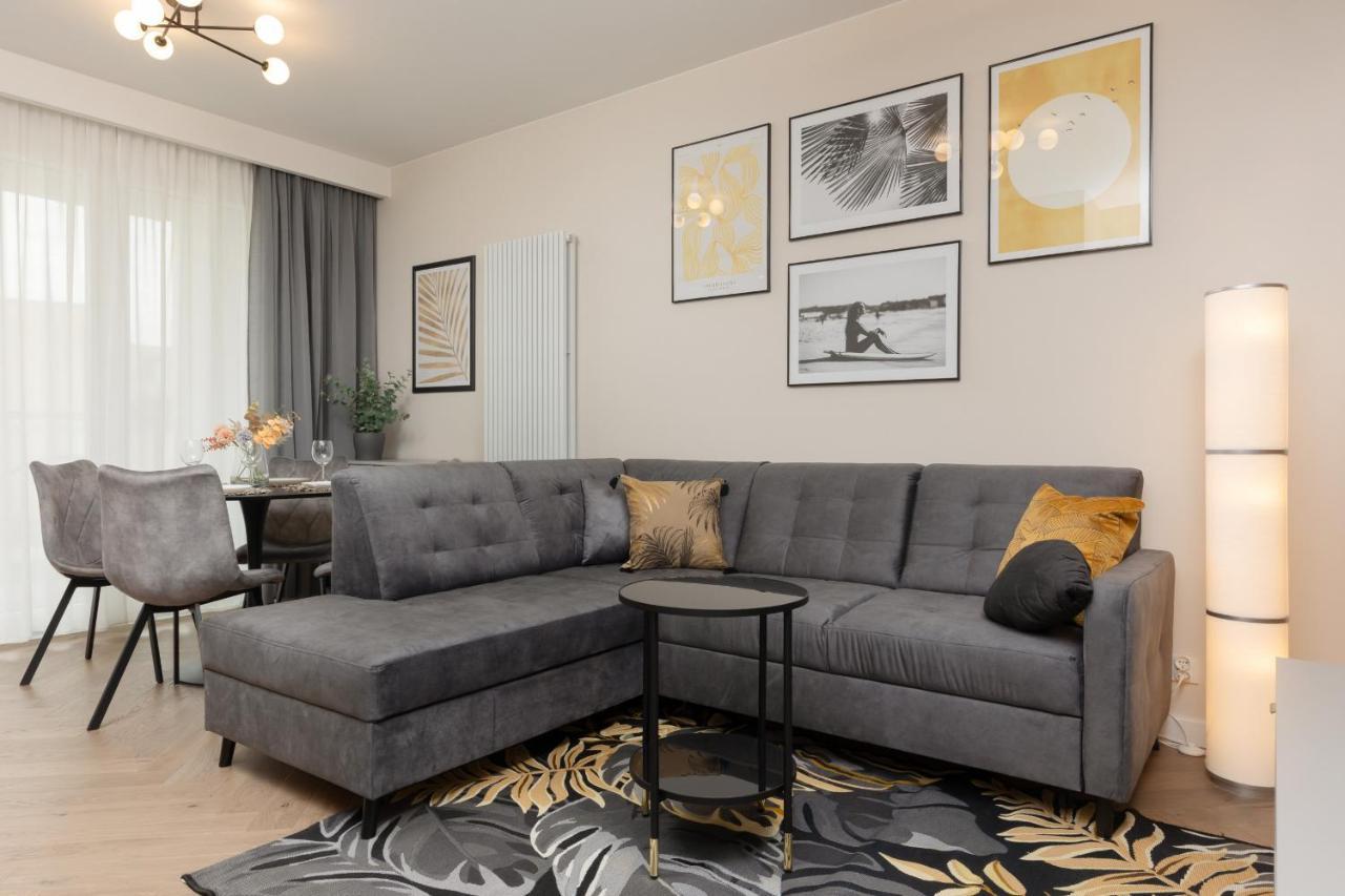 Stunning Family Apartment Ursynow With Parking & Balcony By Noclegi Renters Varsóvia Exterior foto