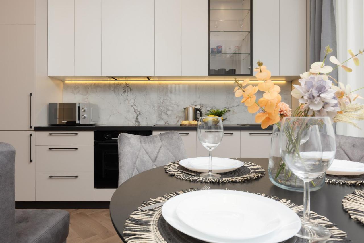 Stunning Family Apartment Ursynow With Parking & Balcony By Noclegi Renters Varsóvia Exterior foto